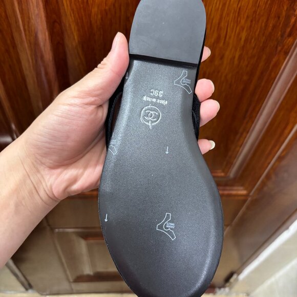 CHANEL Flip-flop sandals - Picture 4 of 6